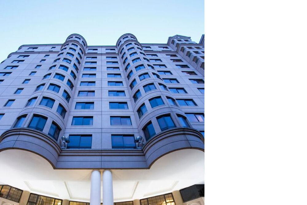 Stamford Grand Adelaide Hotel Гленелг Екстериор снимка The photo shows a modern building with a distinct architectural design. The structure has multiple stories, featuring a series of rounded balconies and large windows that provide a sleek, contemporary look. The entrance is highlighted by a canopy sup